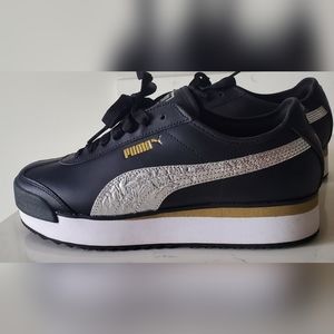 Puma  women's Roma amor black sneakers in size 9